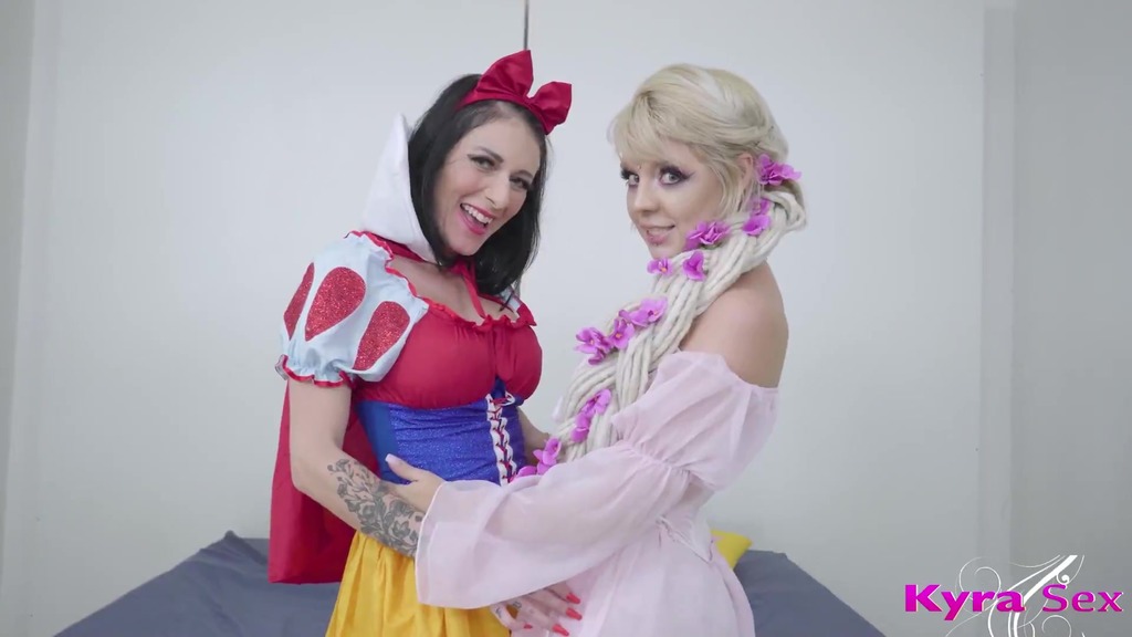 princesas safadas dando o cu e sentando no mesmo pau