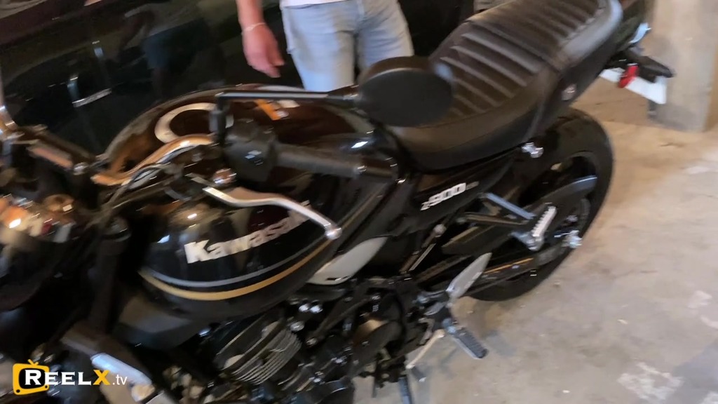 He came to buy her bike and gets to fuck her ass