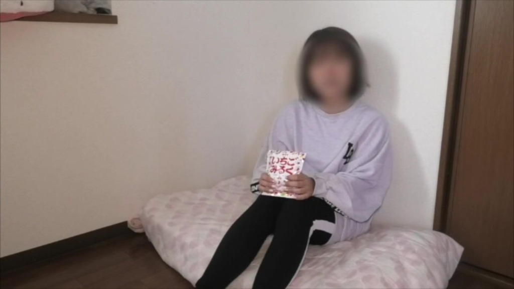 私の恥ずかしい所みないで…【女子◯生の恥部オナニー】